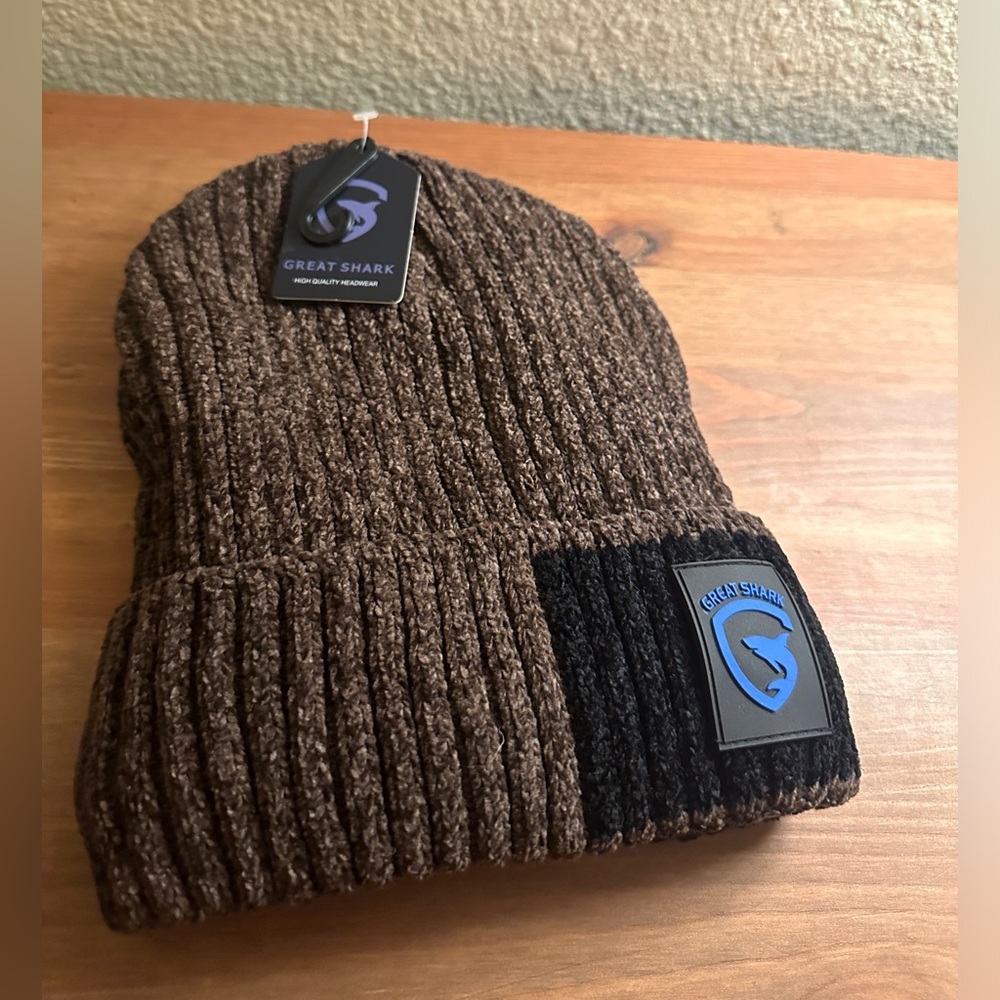 NWT great shark thinsulate brown and black beanie